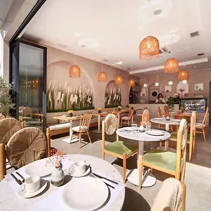 The Pearl فندق
